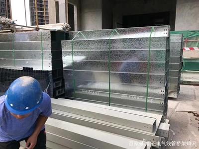 噴塑橋架 十年老電工詳解其核心材質(zhì)與制造工藝